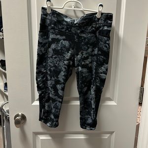 Athleta medium cropped leggings